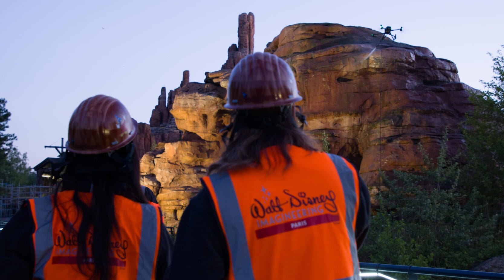 Disneyland Paris Imaginering staf drone cleaning Big Thunder Mountain