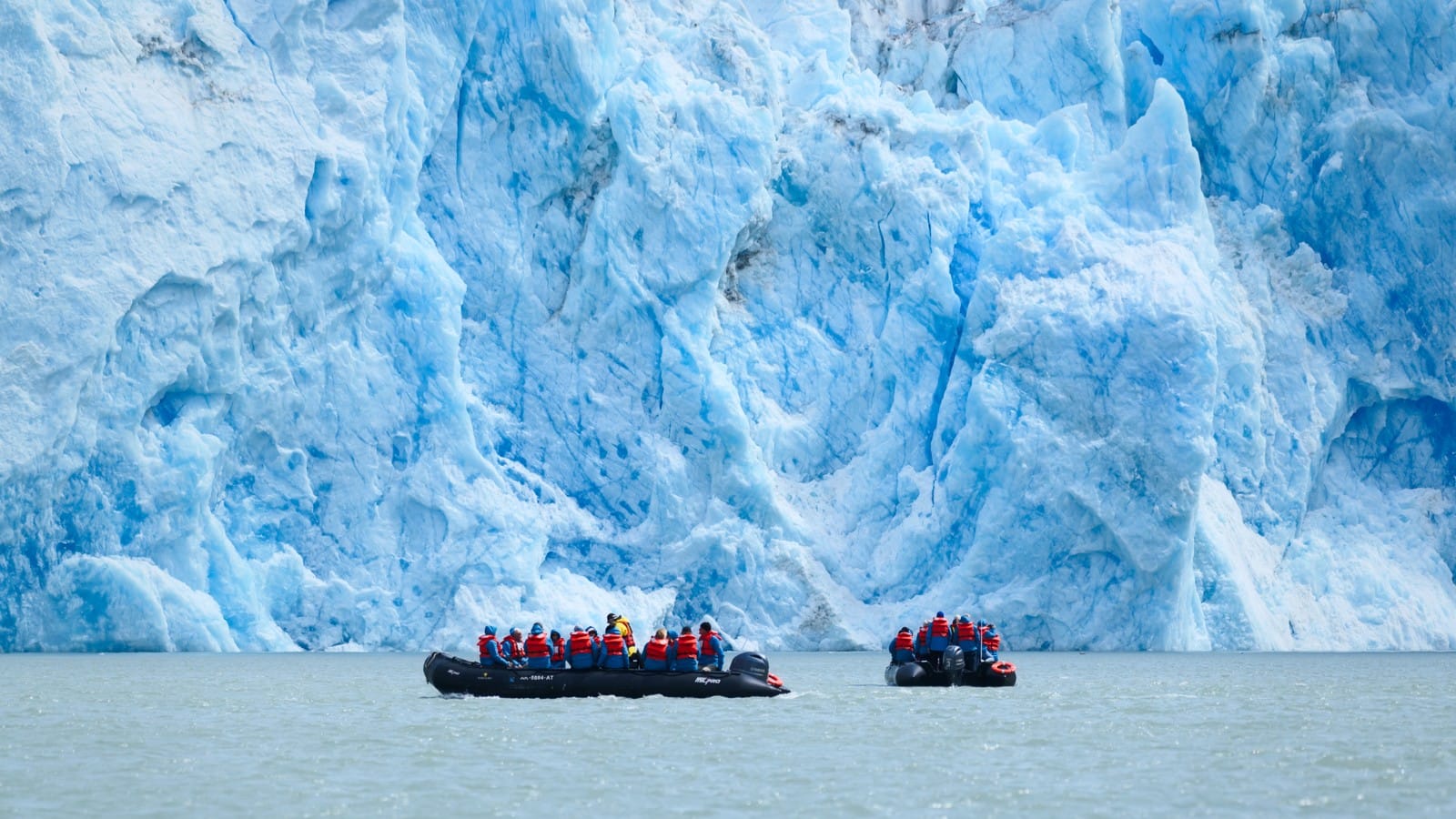 Seabourn guests get up close to Dawes glacier