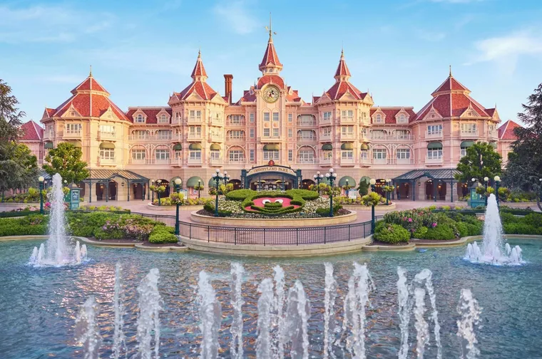 Which rooms to book at Disneyland Hotel Paris
