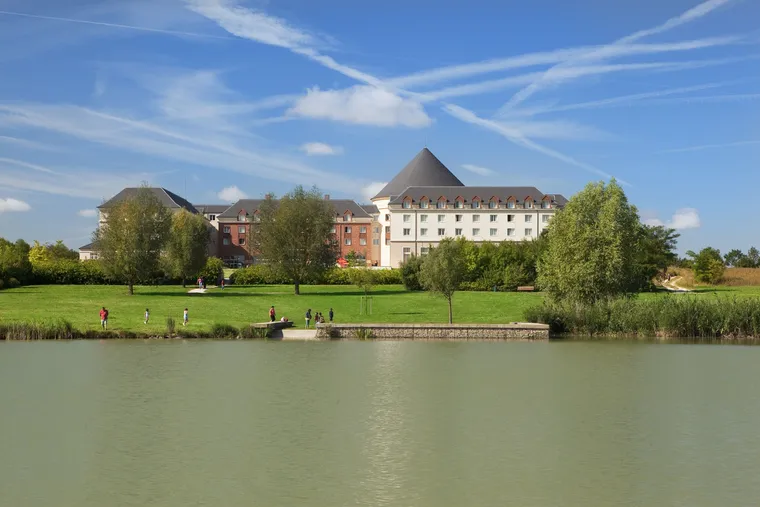 Grand Magic Hotel near Disneyland Paris